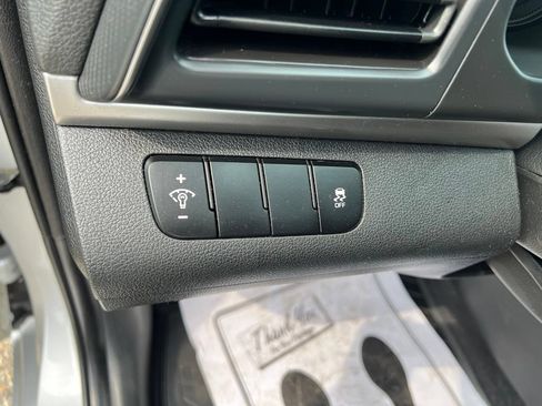 Used 2019 Hyundai Elantra SE w/ Winter Weather Package FWD image 27