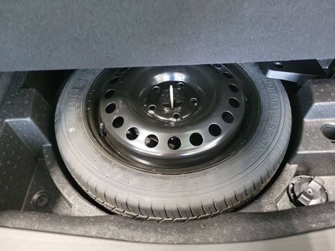 Used 2022 Buick Envision Essence w/ Safety Package FWD image 18