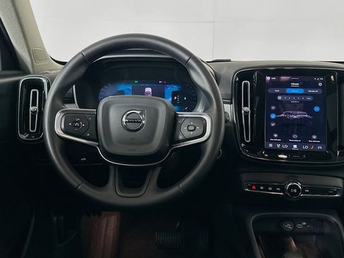 Used 2025 Volvo XC40 B5 Core AWD/4WD image 18