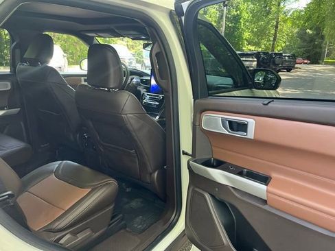 Used 2022 Ford Explorer King Ranch w/ Premium Technology Package AWD/4WD image 12