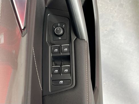 Used 2022 Volkswagen Tiguan SE AWD/4WD image 17