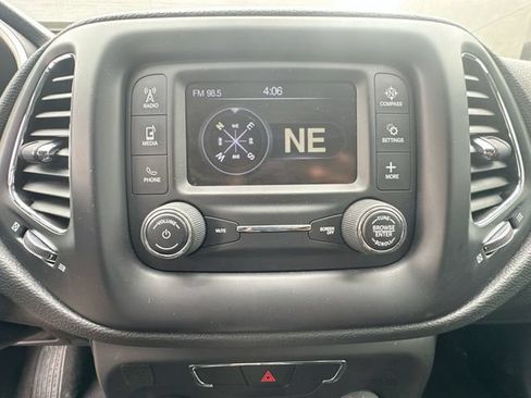 Used 2018 Jeep Compass Latitude w/ Cold Weather Group FWD image 20