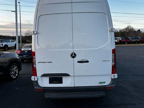 Used 2021 Mercedes-Benz Sprinter 2500 image 7