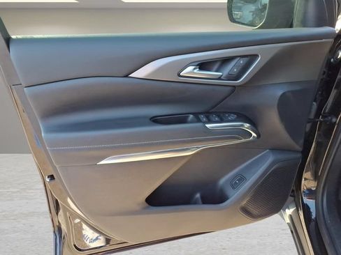 Used 2024 Chevrolet Traverse LT w/ Trailering Package FWD image 16