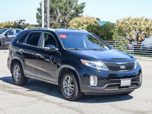 Used 2014 Kia Sorento LX w/ Premium Package FWD image 3