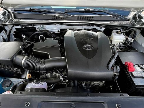 Used 2023 Toyota Tacoma TRD Off-Road image 9