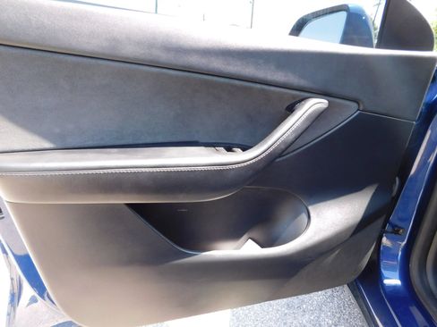 Used 2021 Tesla Model Y Long Range AWD/4WD image 14