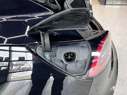 Used 2018 Tesla Model 3 Long Range image 24