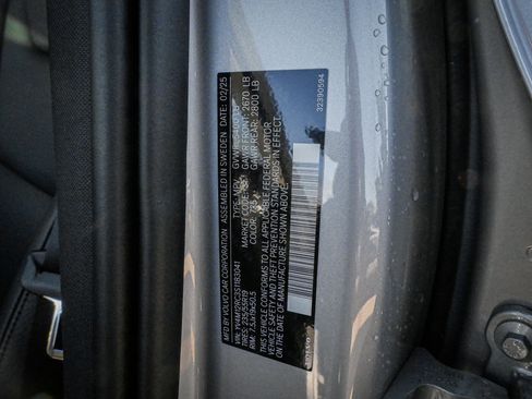 Used 2025 Volvo XC60 B5 Plus image 30