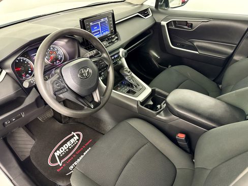 Used 2021 Toyota RAV4 LE AWD/4WD image 15
