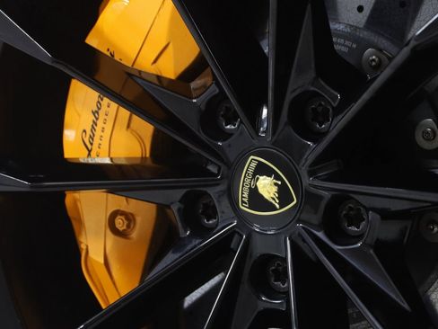 Used 2021 Lamborghini Urus image 24