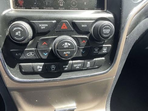 Used 2017 Jeep Grand Cherokee Laredo w/ Quick Order Package 23E AWD/4WD image 25