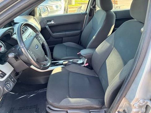 Used 2010 Ford Focus SES FWD image 5