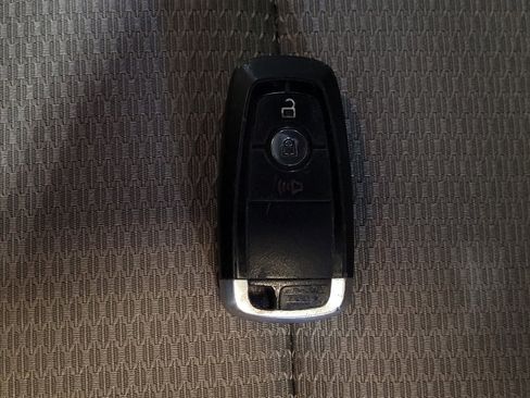 Used 2018 Ford Explorer XLT image 32