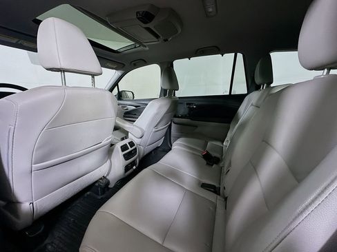 Used 2021 Honda Pilot Touring image 13