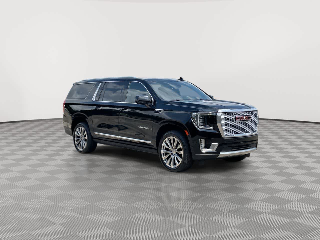 Used 2021 GMC Yukon XL Denali w/ Denali Premium Package AWD/4WD image 2