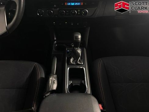Used 2017 Toyota Tacoma TRD Off-Road w/ Premium & Technology Package AWD/4WD image 22
