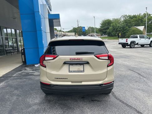 Used 2023 GMC Terrain SLE w/ Driver Convenience Package FWD image 5