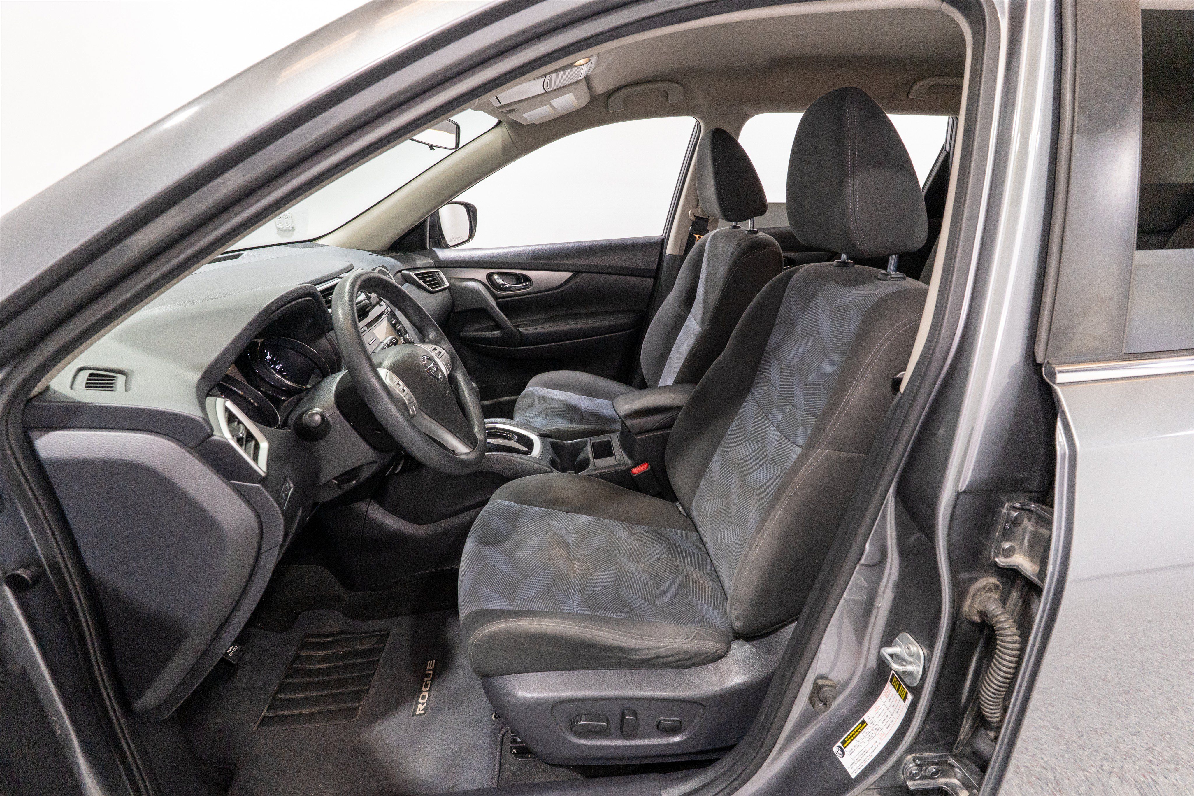 Used 2016 Nissan Rogue SV AWD/4WD image 13