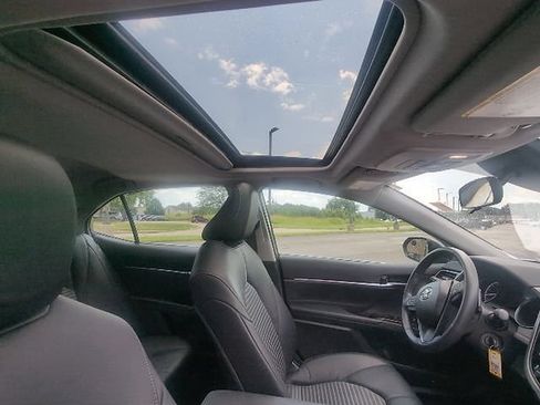 Used 2024 Toyota Camry SE FWD image 4