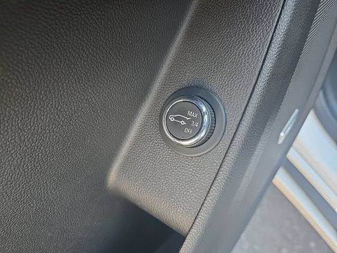 Used 2020 Chevrolet Traverse High Country FWD image 13