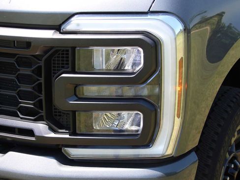 Used 2025 Ford F250 XL w/ STX Appearance Package AWD/4WD image 5