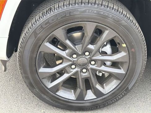 New 2026 Jeep Grand Cherokee Limited image 15