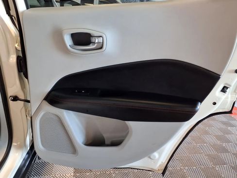 Used 2020 Jeep Compass Limited FWD image 10