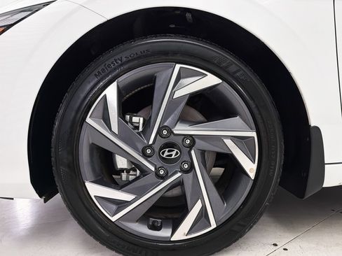 Used 2025 Hyundai Elantra Sport FWD image 11
