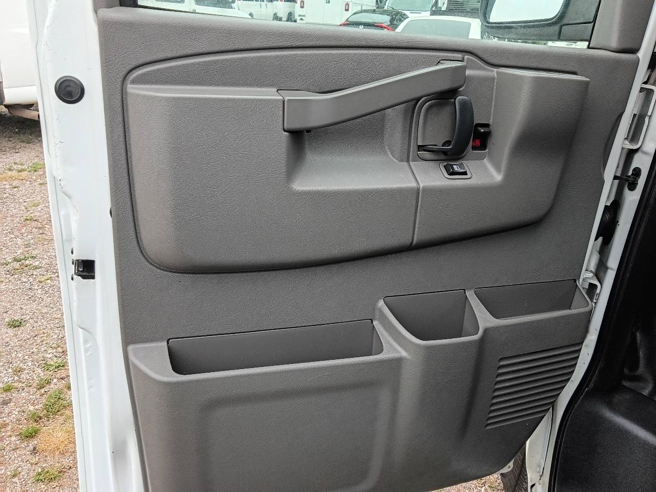 Used 2017 Chevrolet Express 2500 RWD image 9