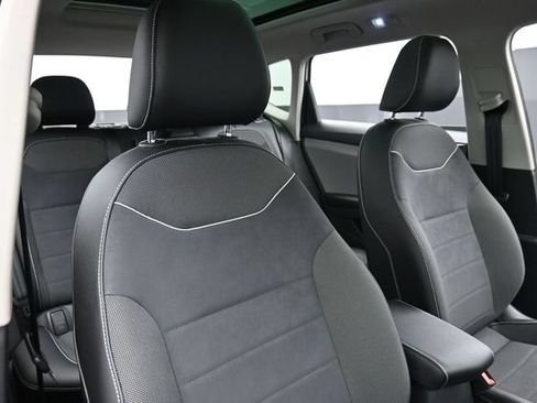 Used 2023 Volkswagen Taos SE w/ Panoramic Sunroof Package FWD image 29