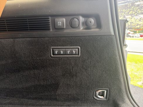 Used 2022 Jeep Grand Wagoneer Series III AWD/4WD image 9