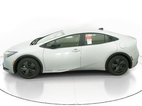 New 2026 Toyota Prius Plug-In Hybrid image 3