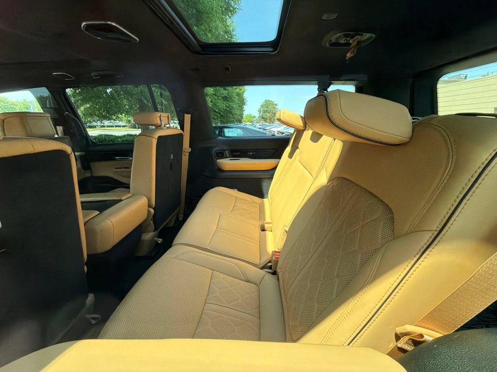 Used 2025 Jeep Grand Wagoneer L Series III w/ Rear Seat Video Group 1 AWD/4WD image 10
