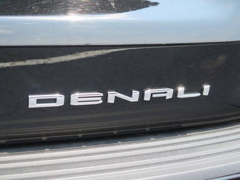 Used 2024 GMC Yukon Denali Ultimate AWD/4WD image 6