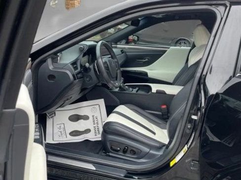 Used 2023 Lexus ES 300h F Sport image 10