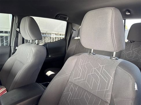 Used 2018 Toyota Tacoma TRD Off-Road image 9