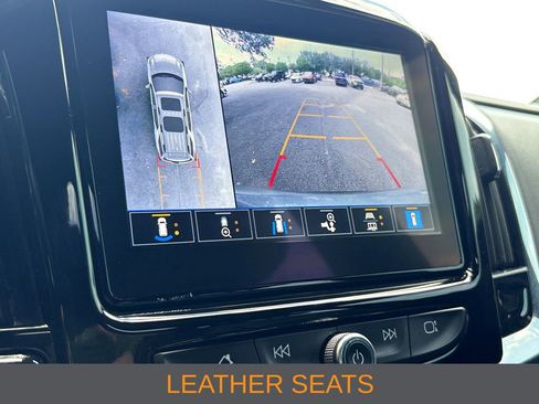 Used 2023 Chevrolet Traverse LT w/ LT Premium Package FWD image 9