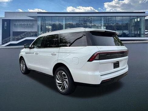 New 2027 Lincoln Navigator Reserve AWD/4WD image 5