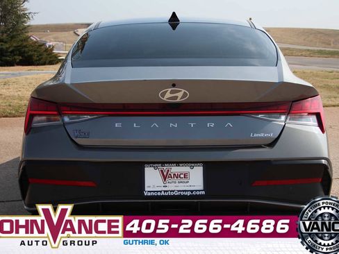 Used 2024 Hyundai Elantra Limited image 7