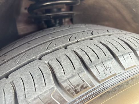 Used 2024 Ford Edge SEL image 32