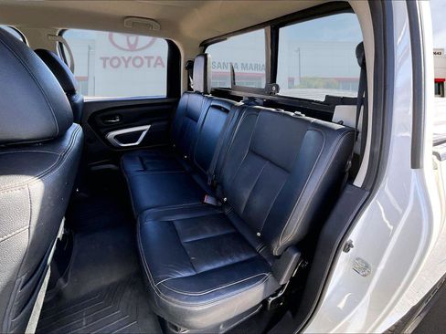 Used 2018 Nissan Titan SL image 26
