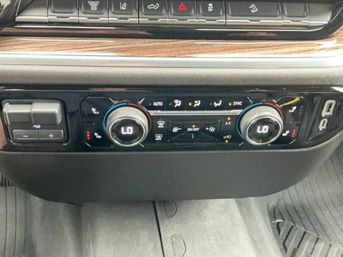 Used 2024 Chevrolet Silverado 2500 LT AWD/4WD image 21