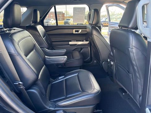 Used 2021 Ford Explorer XLT w/ Equipment Group 202A image 14