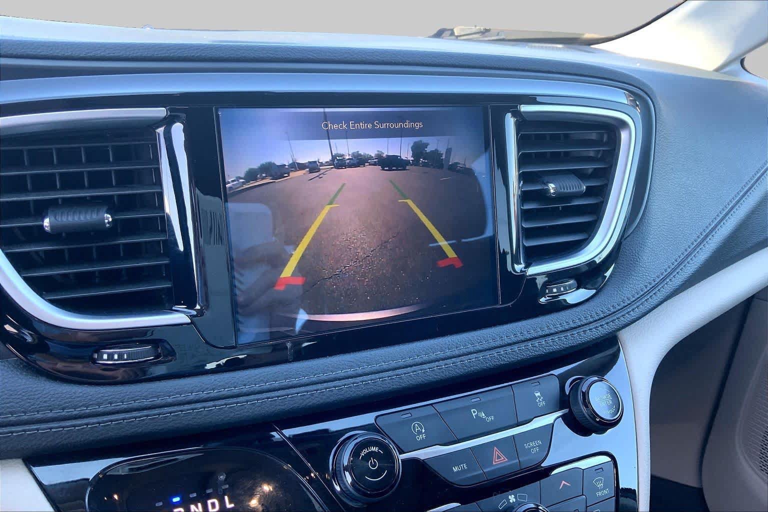 Used 2020 Chrysler Pacifica Limited FWD image 27