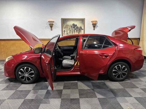 Used 2015 Toyota Corolla LE image 12