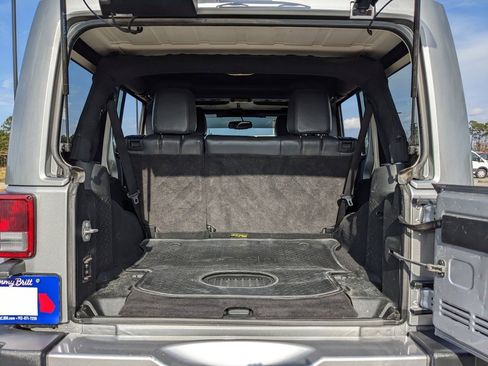 Used 2017 Jeep Wrangler Unlimited Sahara w/ Connectivity Group image 34