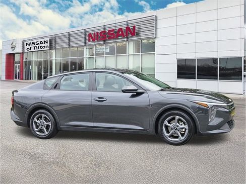 Used 2025 Kia K4 LXS image 3