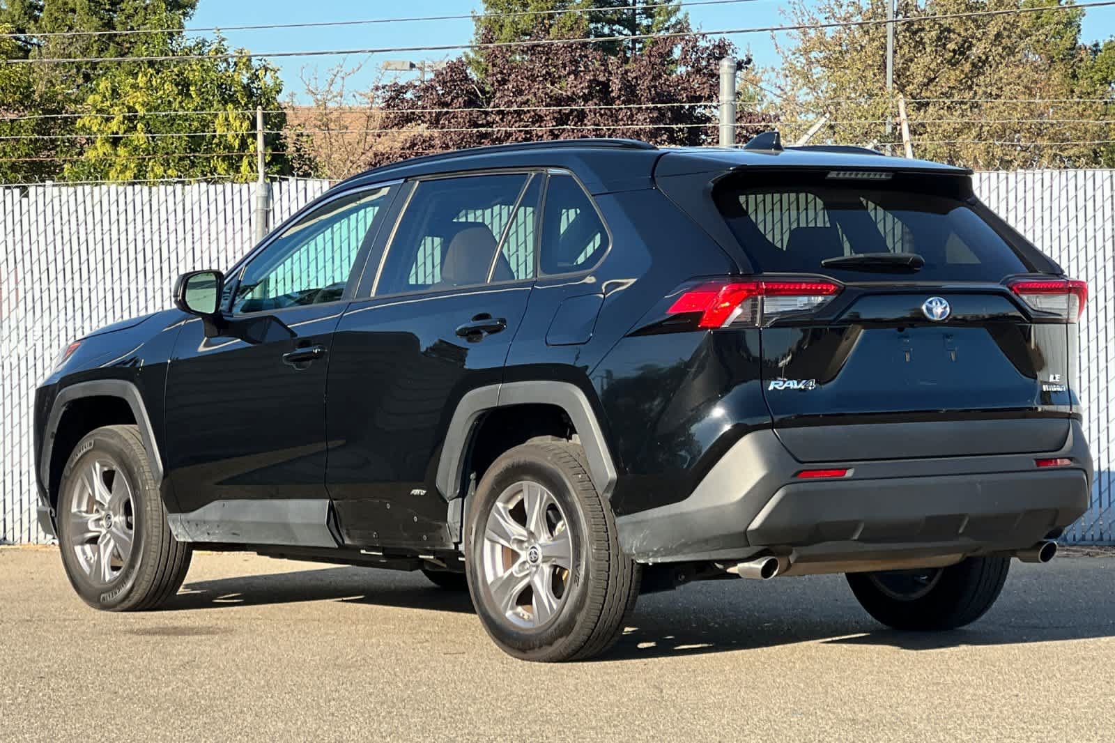 Used 2023 Toyota RAV4 LE AWD/4WD image 5