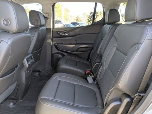 Used 2023 GMC Acadia SLT w/ Preferred Package image 16